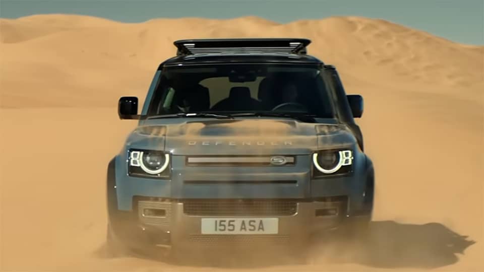 Land Rover Defender dans le désert : la publicité incite à rouler dans des espaces naturels inaccessibles